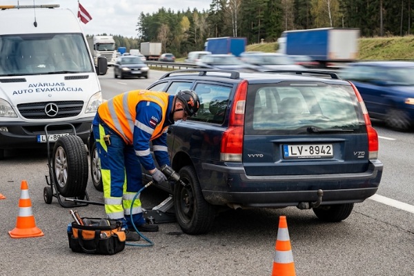 Flat tyre roadside help